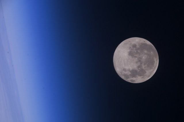 Moon 800 022405c 8M2C1546